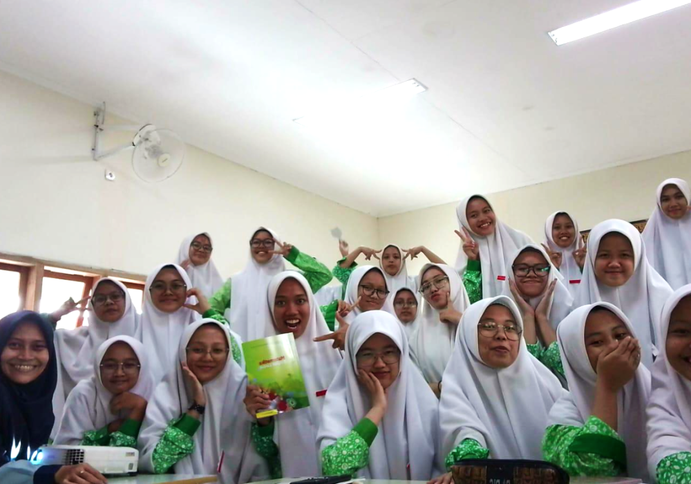 Pengabdian kepada Masyarakat STTI Cirebon melalui Pengajaran dan Pendampingan Belajar Siswa SMA