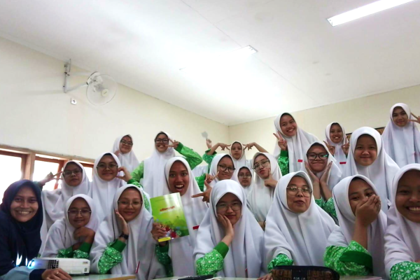 Pengabdian kepada Masyarakat STTI Cirebon melalui Pengajaran dan Pendampingan Belajar Siswa SMA