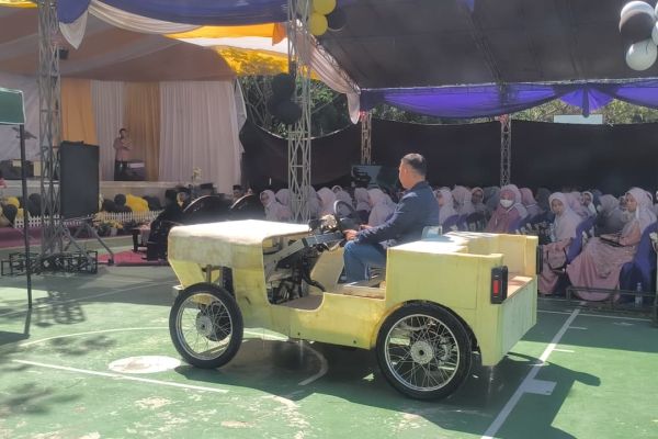 STTI Cirebon Tampilkan Prototipe Mobil Listrik dan Lift Barang